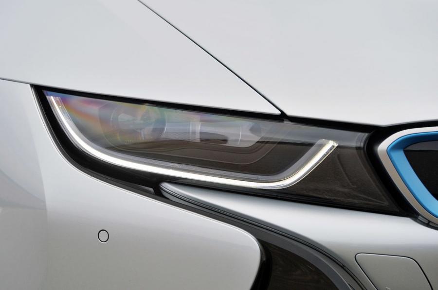  BMW i8 2014 года  (фото 128 из 180)